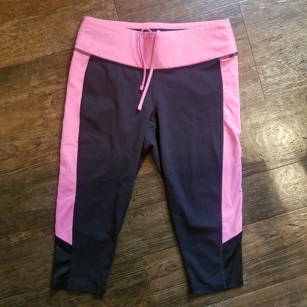 Lucy Powermax Black Capri Leggings Small
